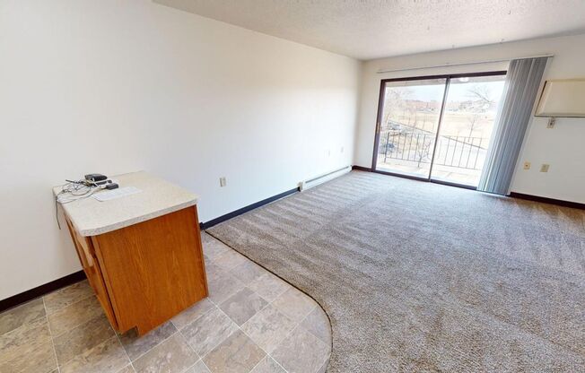 3 beds, 2 baths, $1,075, Unit 1502-04