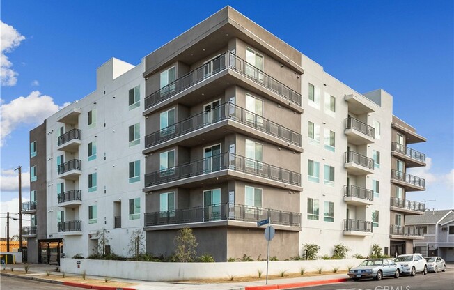 2 beds, 2 baths, 1,087 sqft, $2,899, Unit 505