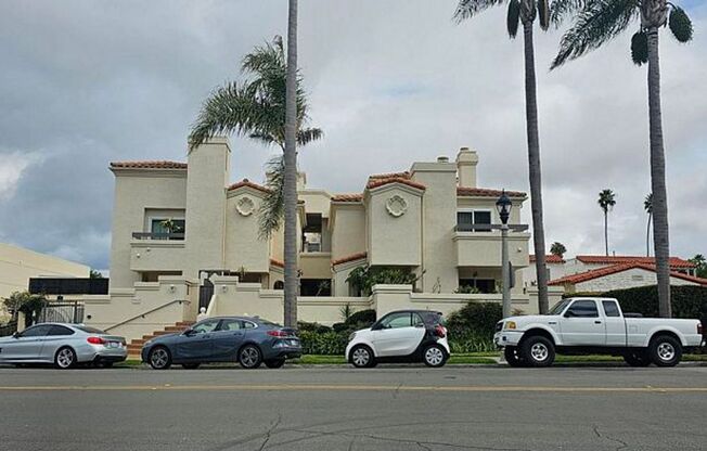 Charming 3-Bedroom Condo in the Heart of La Jolla – A Must-See!