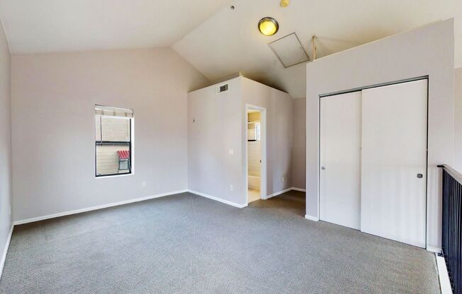 2033 W 30th Ave