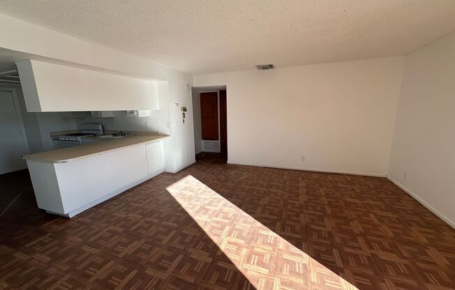 2 beds, 1 bath, 863 sqft, $875, Unit D