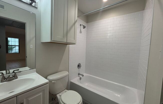 1 bed, 1 bath, 650 sqft, $1,389, Unit SUX-220