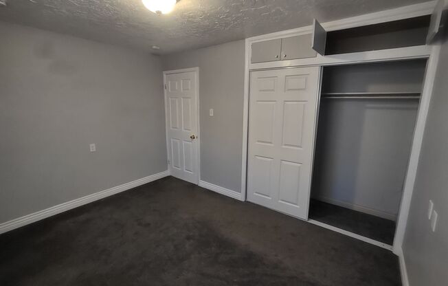 2 beds, 1 bath, $1,295