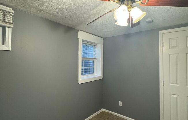 2 beds, 1 bath, $1,095