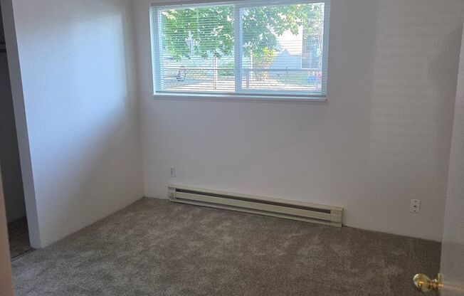 2 beds, 1 bath, 1,000 sqft, $1,400, Unit 37