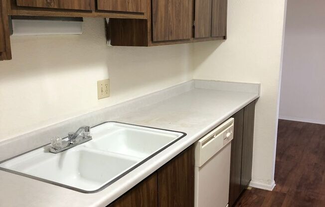 2 beds, 1 bath, 796 sqft, $1,150, Unit 126