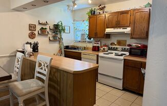 Spacious 876 SF Unit - 1 bd / 1 ba near UF - Brandywine Condos