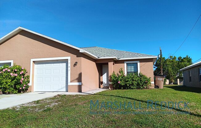 3 Bedroom, 2 Bath plus garage in Cape Coral Trafalgar