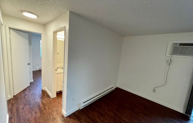 2 beds, 1 bath, 780 sqft, $1,155, Unit 21