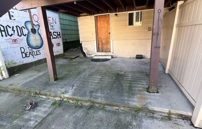 3 beds, 1 bath, $1,100