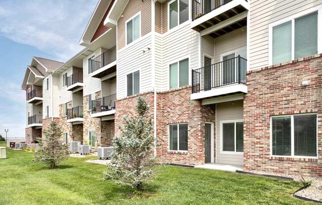 Luxury studio, one, and two bedroom apartment homes featuring granite countertops, stainless steel appliances, and fireplaces at East Lake Flats in Lincoln, NE