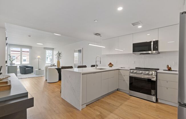 1 bed, 1 bath, 747 sqft, $2,949, Unit APT. 442