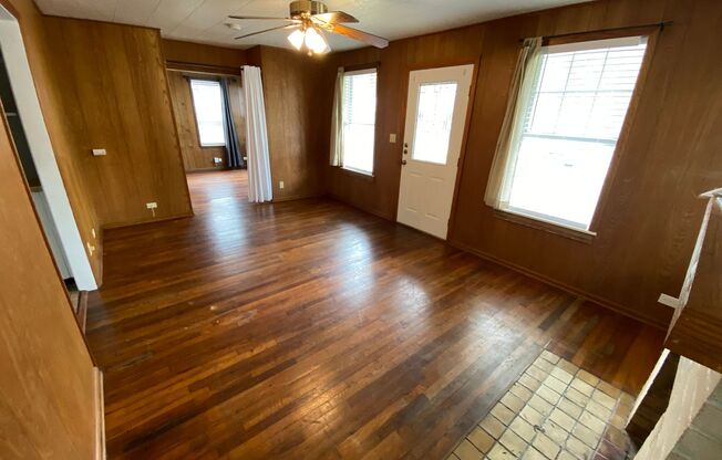 Location Location Location! 1/1 Cottage with an  Efficiency Guest House! & Bonus Room /  Fridge Included / NBISD