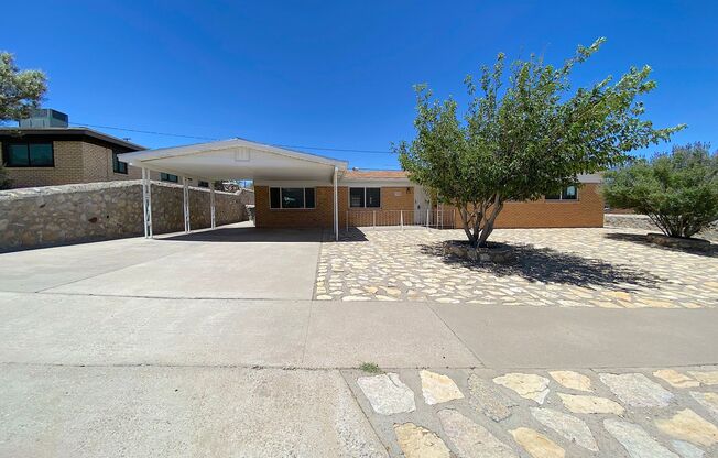 Northeast El Paso 4 bed(possible 5th) with Mountain Views!