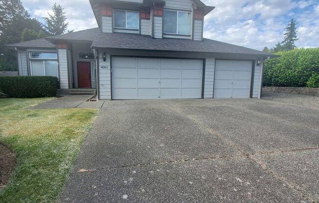 Bright 4BD/2.5BTH Lynnwood Home with Vaulted Ceilings & Large Backyard!