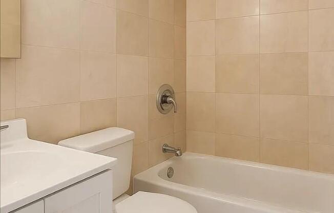 1 bed, 1 bath, 920 sqft, $7,000, Unit 5B