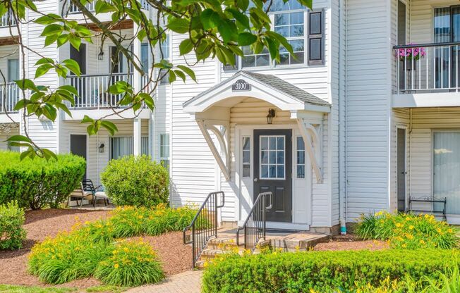 Exterior of building at Middletown Ridge Apartments, Middletown, 06457