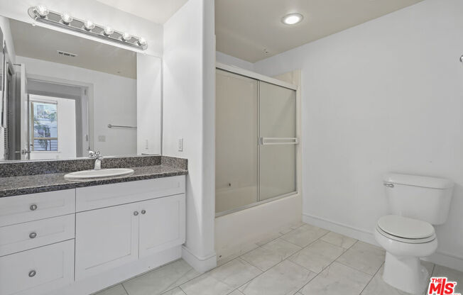 1 bed, 1 bath, 735 sqft, $2,500, Unit 339