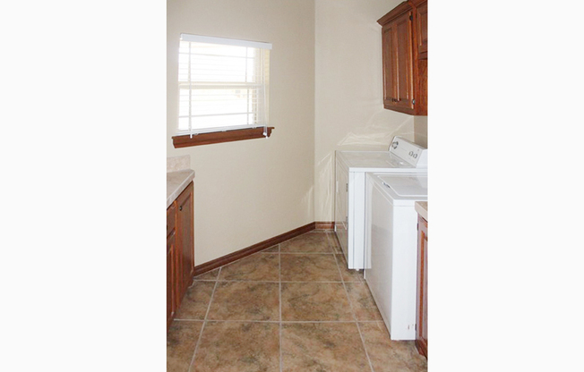 3 beds, 2 baths, $1,695