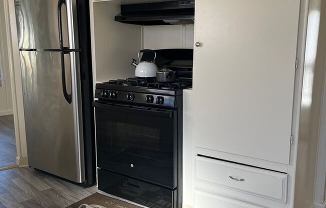 2 beds, 2 baths, 800 sqft, $3,350, Unit 112