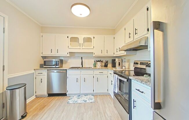 4 Bedroom Brick Ranch in Woodlake!
