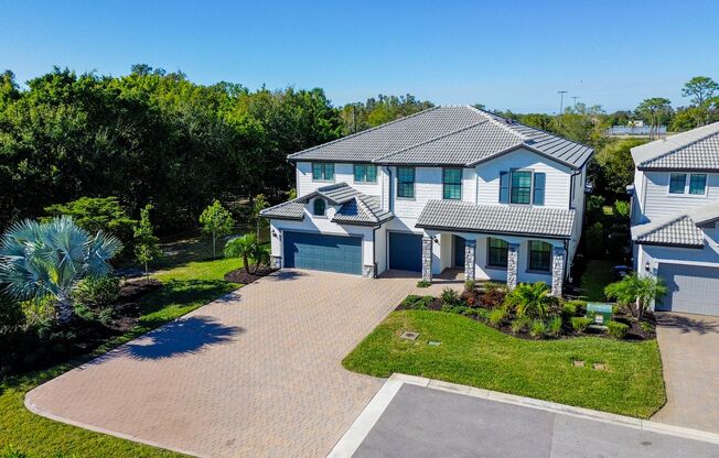 Immaculate 5-bedroom, 4,5-bathroom LUXURY pool home in Fort Myers