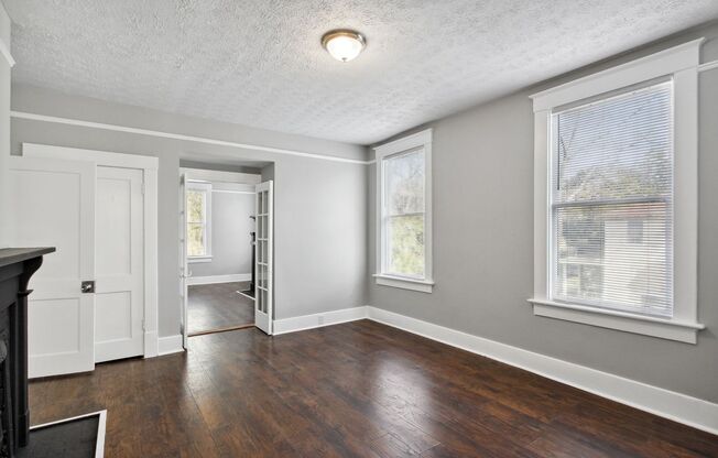 2 beds, 2 baths, $1,600, Unit B