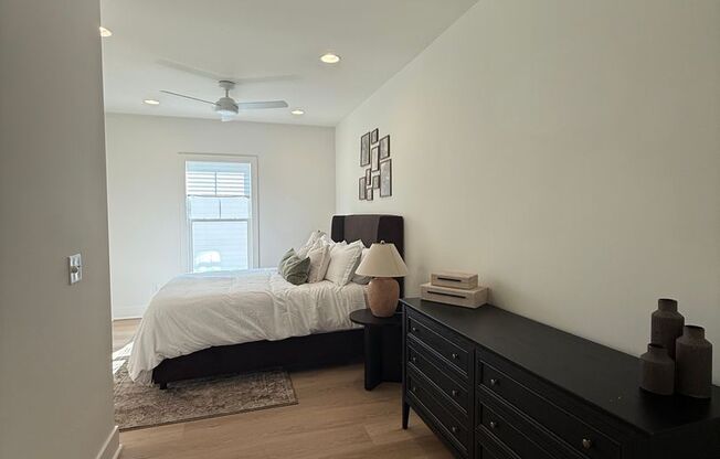 Awesome New Construction 5BR House Close to Campus