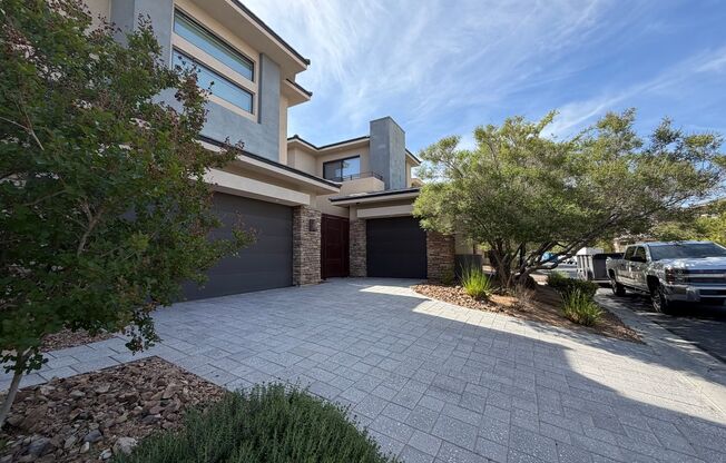 4 Bed, 4.5 Bath Summerlin Home in The Ridges with Resort-Style Backyard