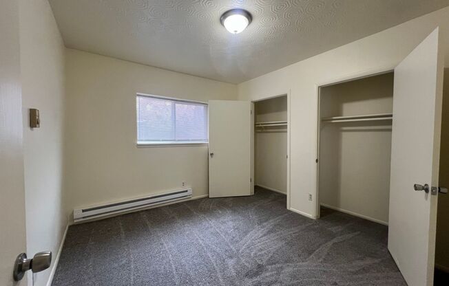 2 beds, 1 bath, $925, Unit 5033 Hawthorne # 6