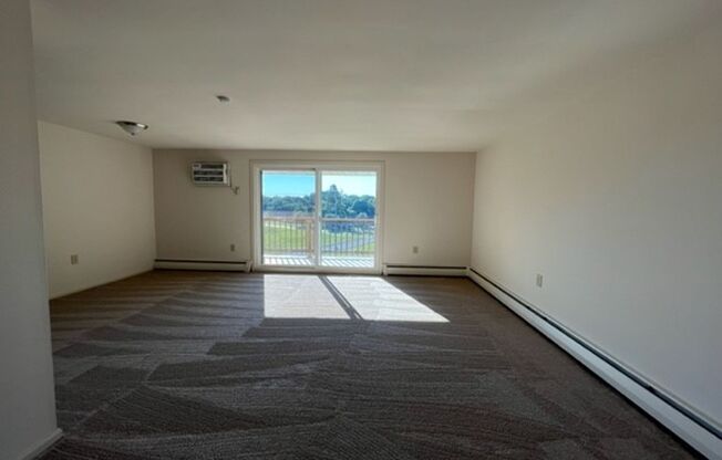 2 beds, 1 bath, 900 sqft, $1,525, Unit 933