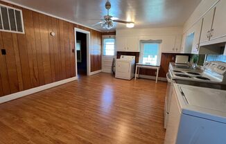 3 beds, 1 bath, $1,095