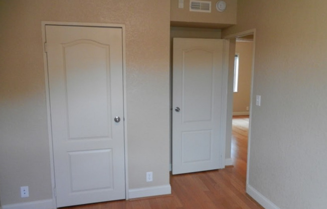 2 beds, 1 bath, $1,350, Unit # 527