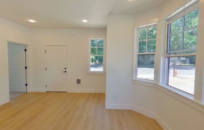 Deluxe 5 bedroom Campus House