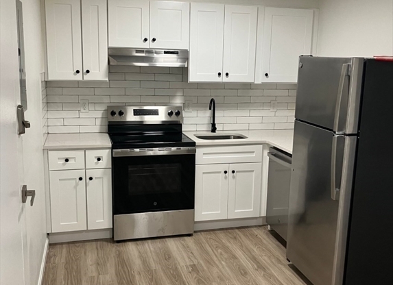 Studio, 1 bath, 400 sqft, $1,795, Unit 5