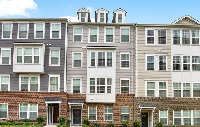 Modern 3-bedroom, 2.5-bath Townhouse!