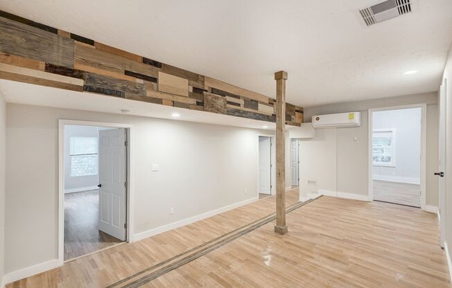 House available in West Campus with walking distance to Bus Stop