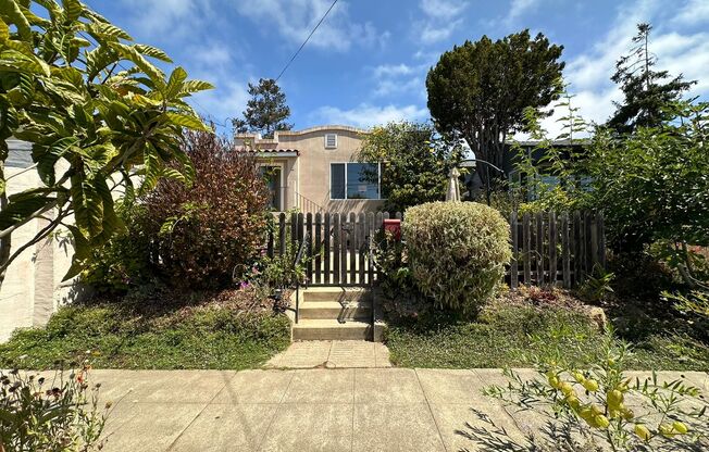 Chic Eclectic Bungalow with ADU Cottage in Vibrant El Cerrito