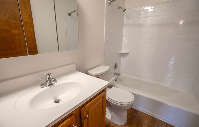 2 beds, 1 bath, 1,070 sqft, $1,670, Unit 1955-120