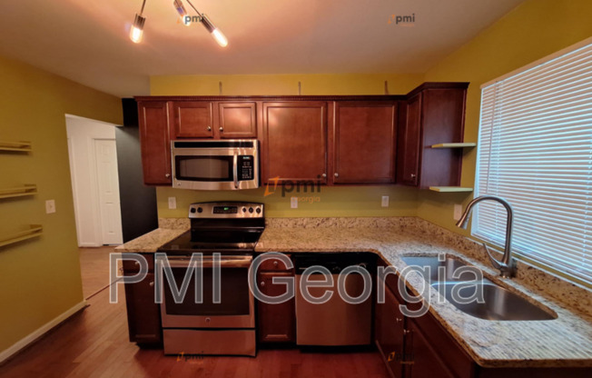 1391 LOCHLAND RD SE