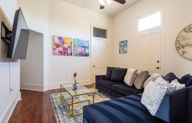 Historic, Renovated 3BR with Wrap-Around Balcony Near St. Charles