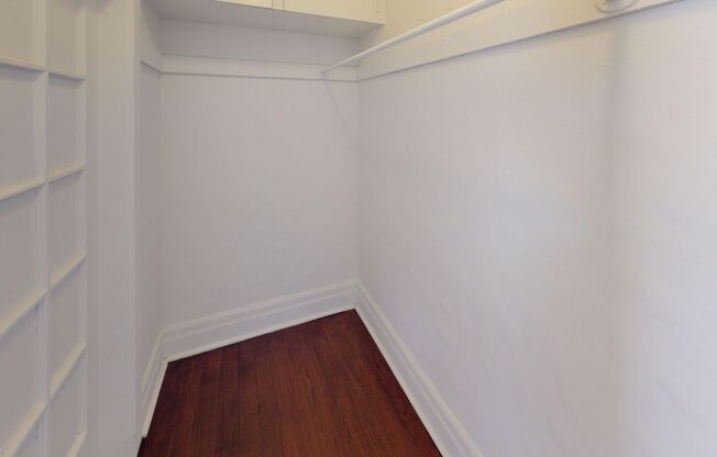 Studio, 1 bath, 400 sqft, $1,975, Unit 221