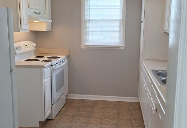 2 beds, 1.5 baths, 864 sqft, $1,290, Unit 5417 Plaza Lane