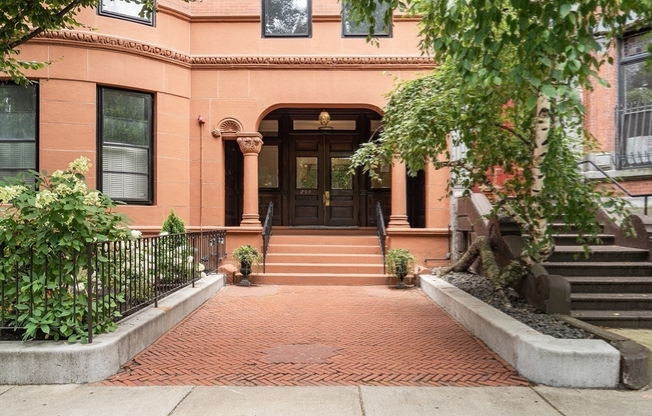 290 Commonwealth Ave.