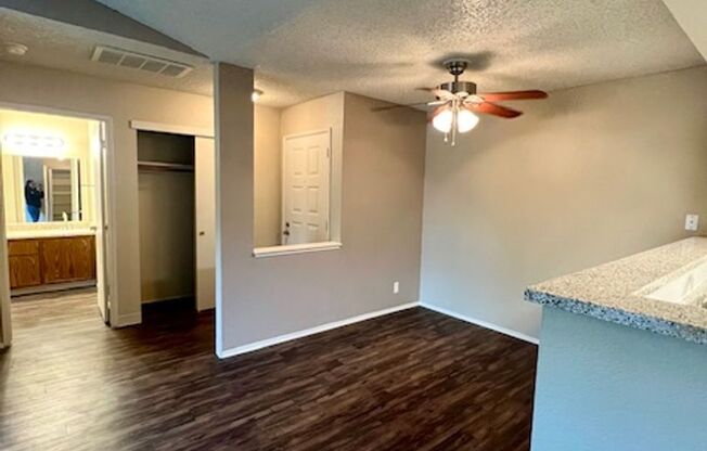 2 beds, 2 baths, 948 sqft, $1,795, Unit 52