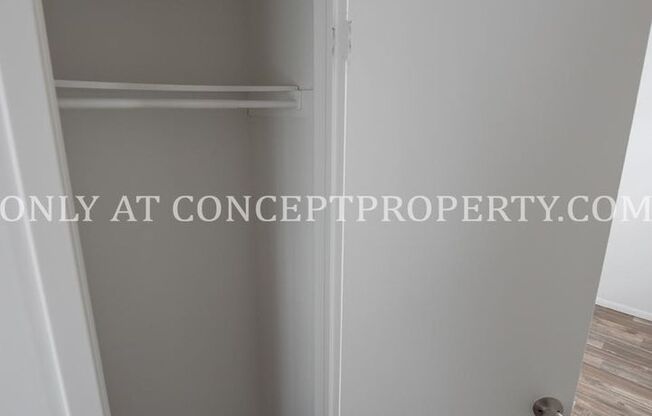 2 beds, 1 bath, 920 sqft, $1,249, Unit 32