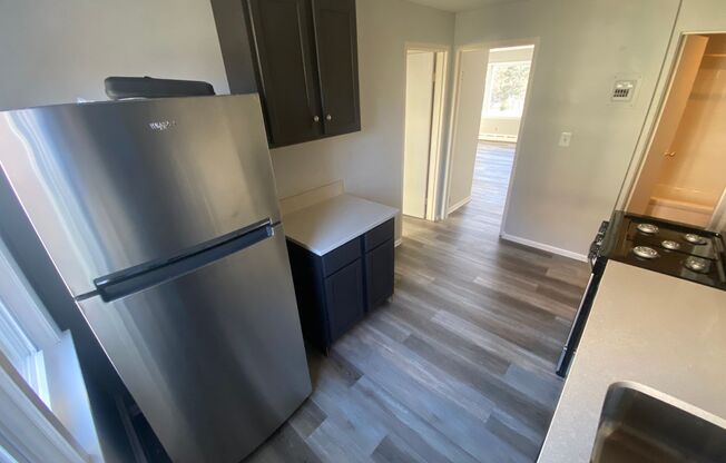 1 bed, 1 bath, 700 sqft, $999, Unit 09