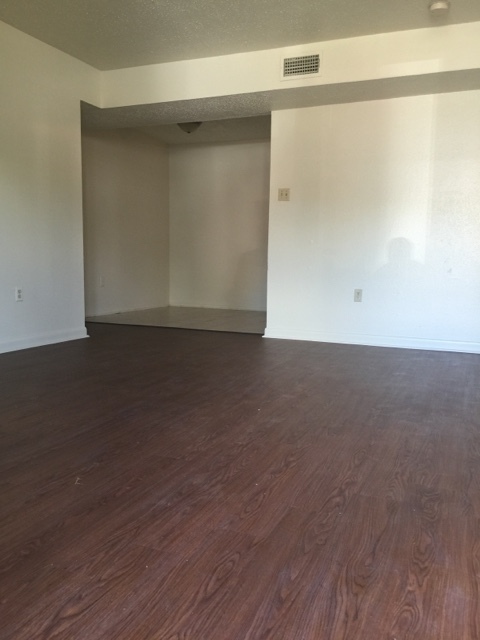 2 beds, 2 baths, 1,000 sqft, $975, Unit 8361-A