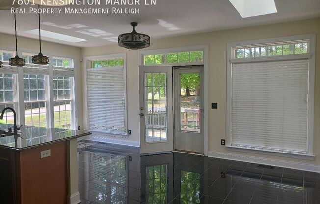 7801 KENSINGTON MNR LN