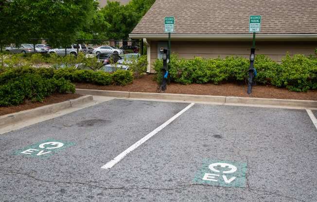 Walton Lakes, Camp Creek Parkway Vehicle Charging Stations